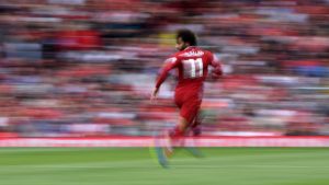 محمد صلاح يركض فى لقاء وست هام في ملعب انفيلد