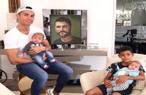 على غرار ماكسيميليان و فينسنت نجلي اللاعب السويدي زلاتان إبراهيموفيتش- فيسبوك