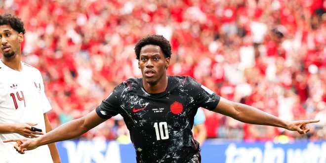 لاعب منتخب كندا