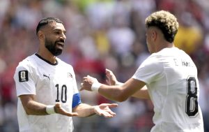 محمد صلاح وامام عاشور لاعبي منتخب مصر